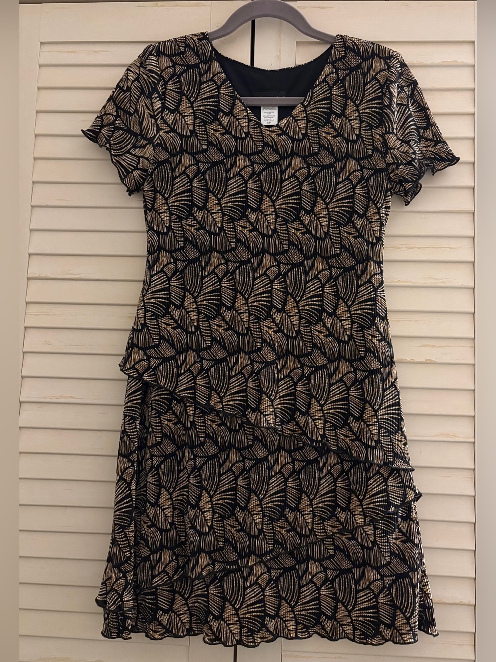 Black and Gold Tiered Women’s Dress 6P by Connected Apparel
